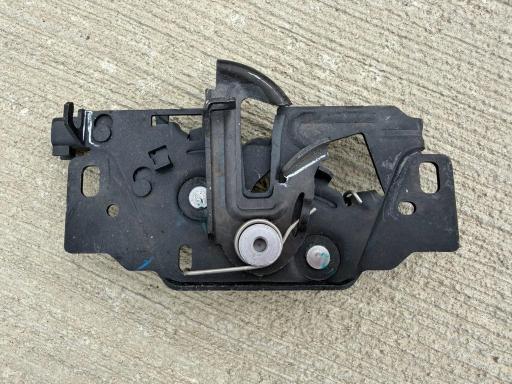 ♦️17-23 TESLA MODEL 3 HOOD LATCH LOCK COVER PANEL OEM, 1033011-00-Q