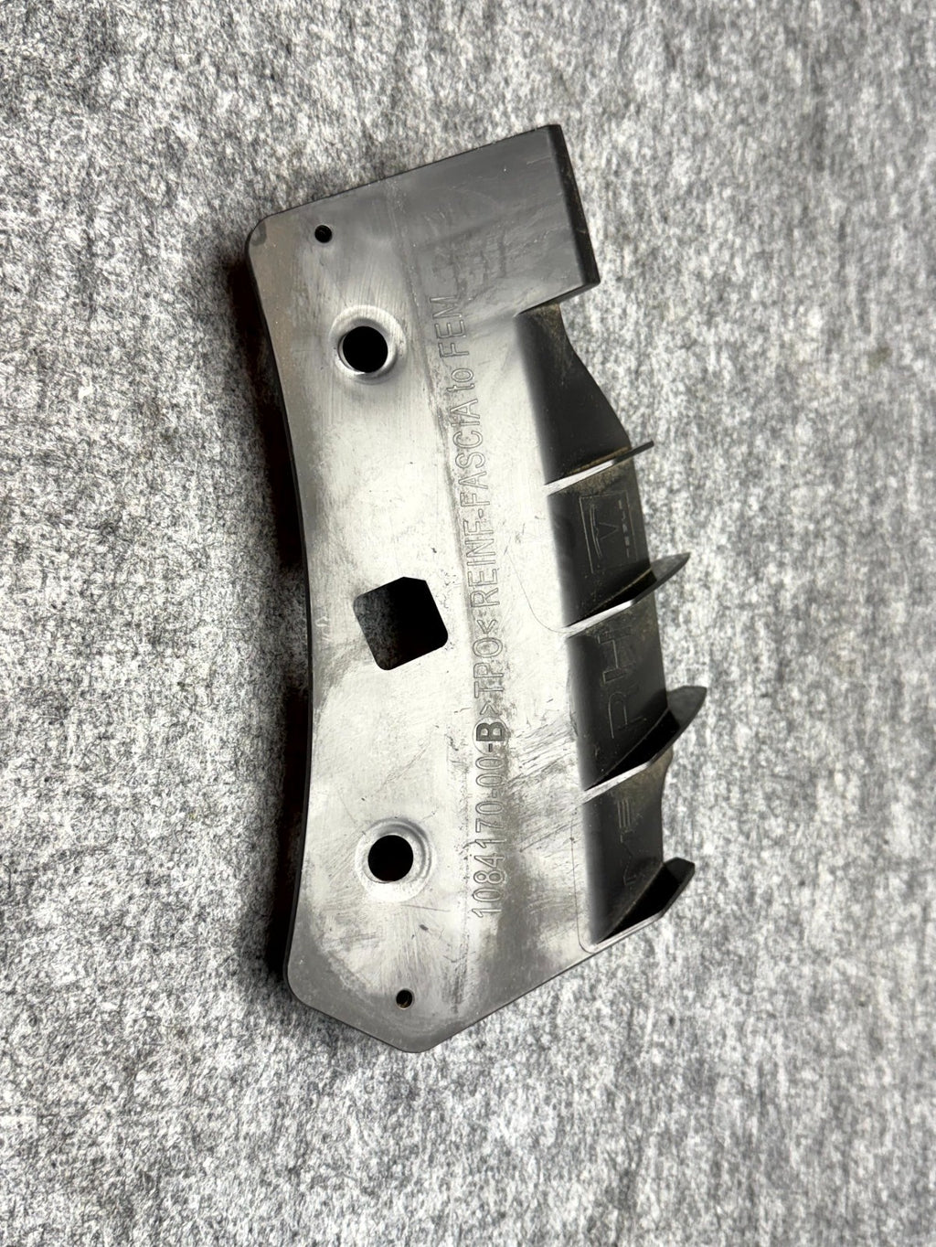 ♦️17-23 TESLA MODEL 3 FRONT RIGHT UPPER BUMPER SUPPORT BRACKET OEM, 1084170-00-B