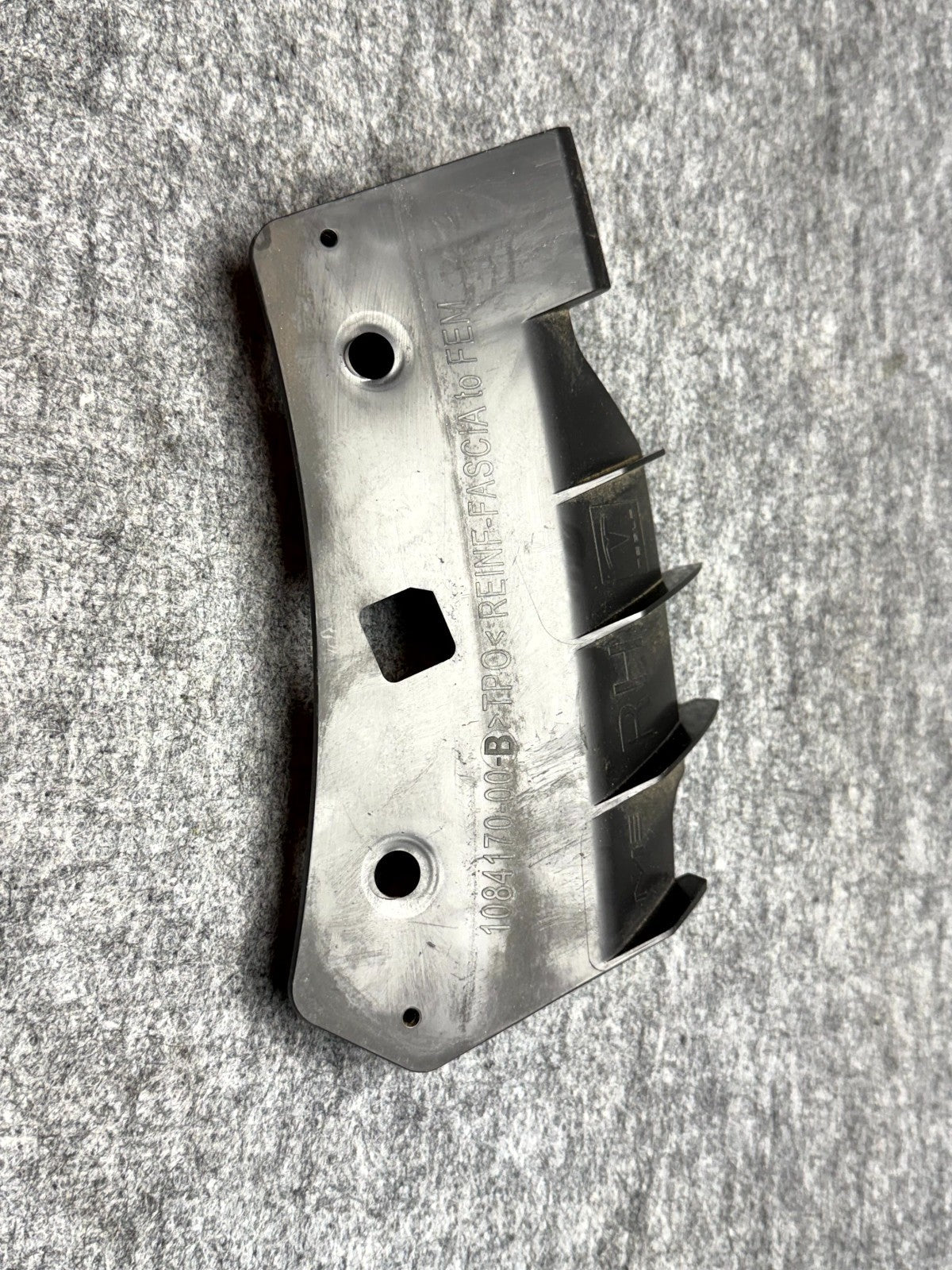 ♦️17-23 TESLA MODEL 3 FRONT RIGHT UPPER BUMPER SUPPORT BRACKET OEM, 1084170-00-B