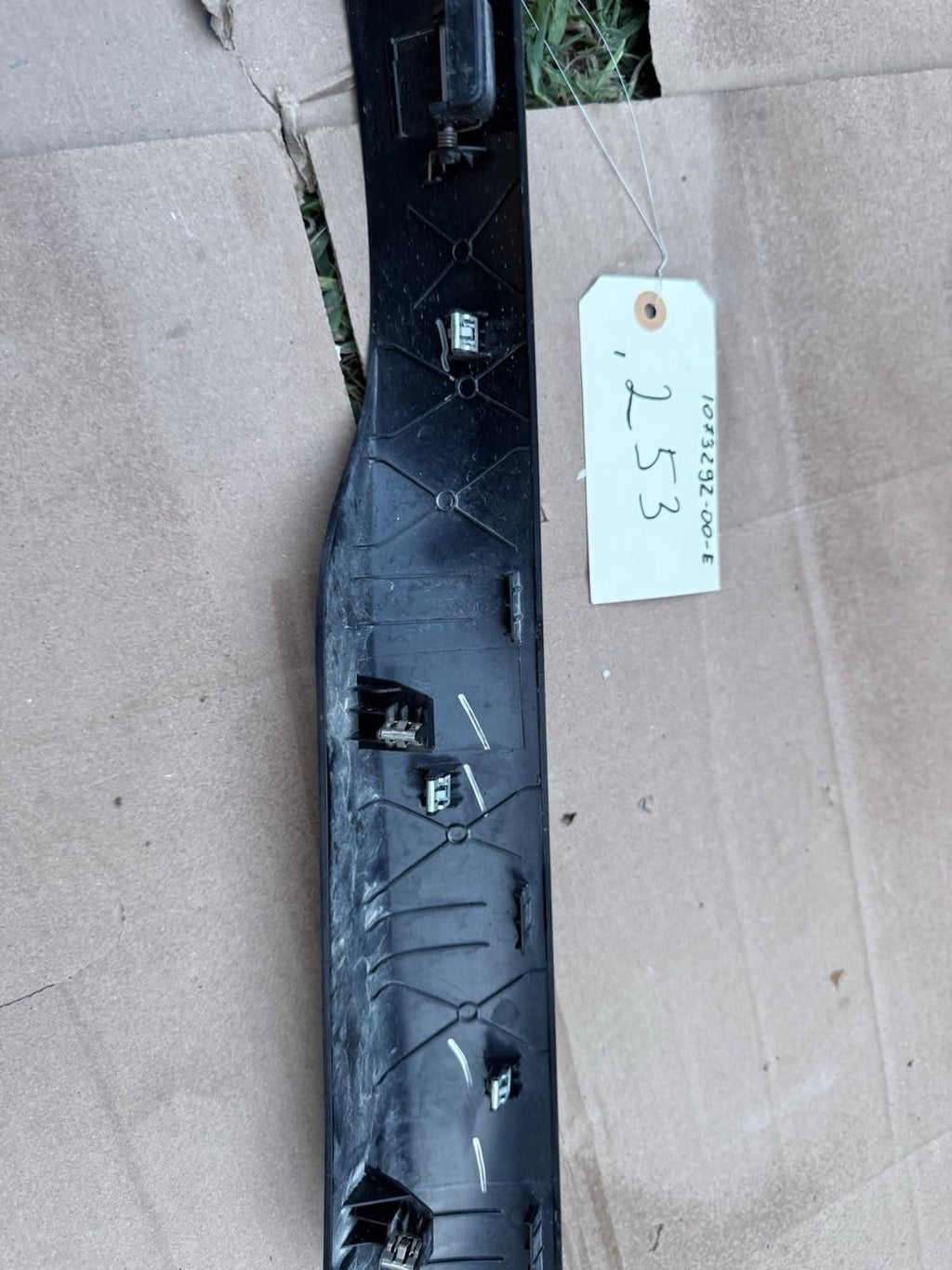 ♦️16-20 TESLA MODEL X REAR LEFT SIDE PILLAR TRIM COVER PANEL OEM, 1073292-00-E
