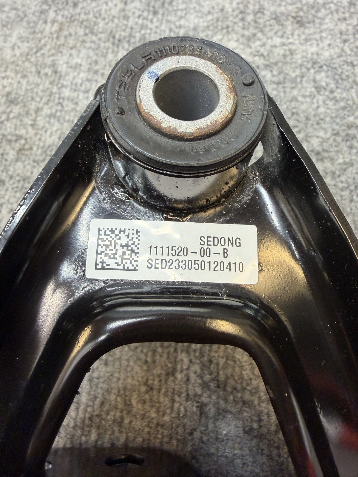 20-24 TESLA MODEL Y FRONT RIGHT DRIVE UNIT MOUNT SUPPORT BRACKET OEM, 111023200C