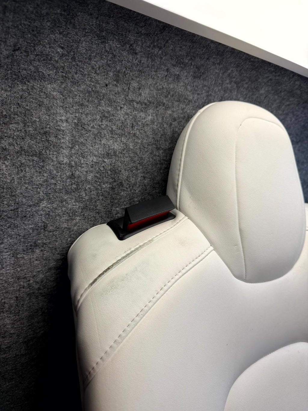 ♦️17-23 TESLA MODEL 3 REAR RIGHT UPPER SEAT CUSION W/ HEADREST OEM, 1455036-00-B