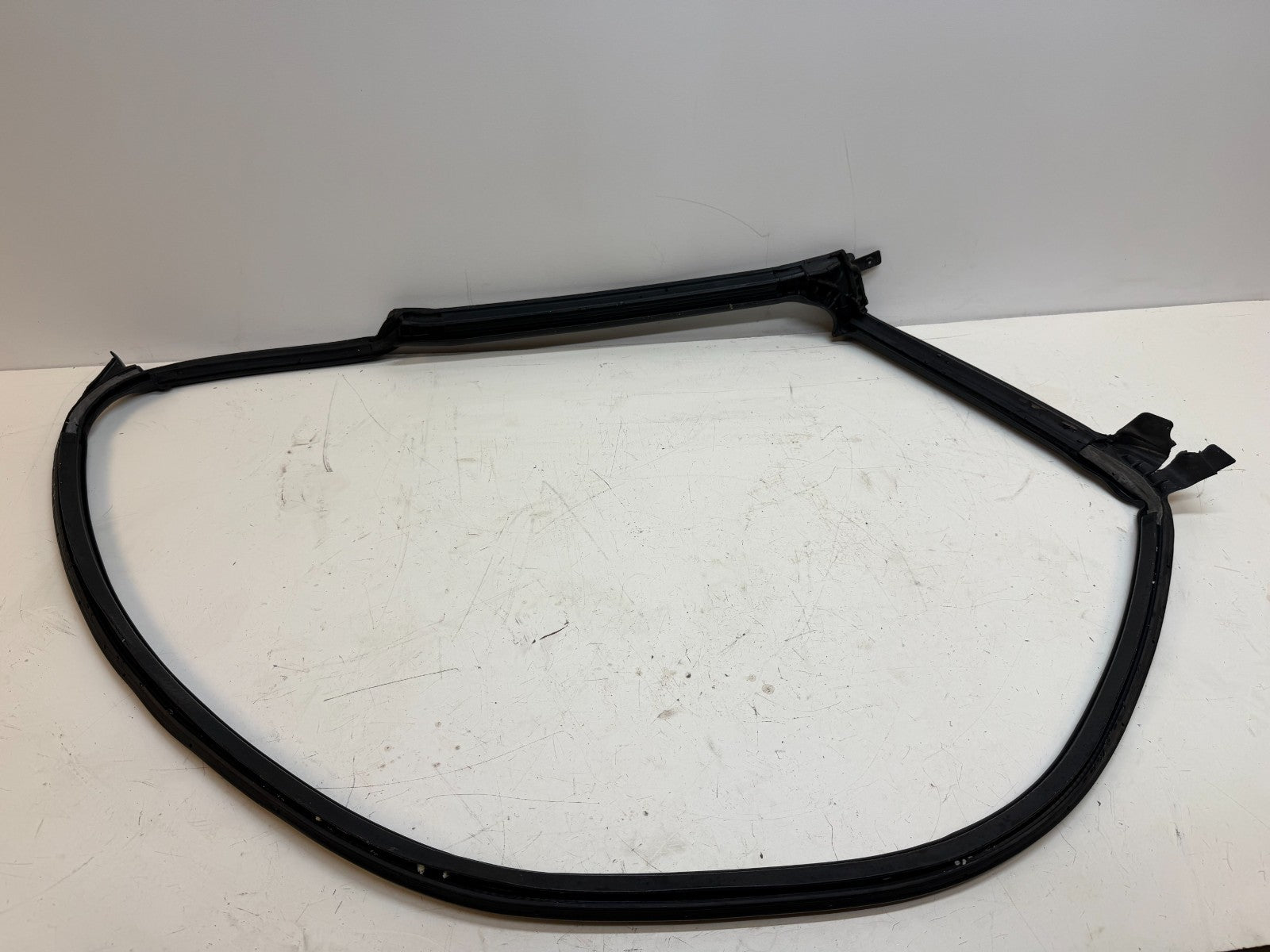 2012-2020 TESLA MODEL S FRONT LEFT DRIVER SIDE DOOR WEATHERSTRIP SEAL