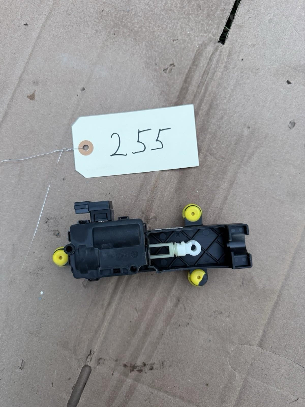♦️16-23 TESLA MODEL X FRONT LEFT SIDE DOOR LOCK LATCH ACTUATOR OEM, 1115332 00 B