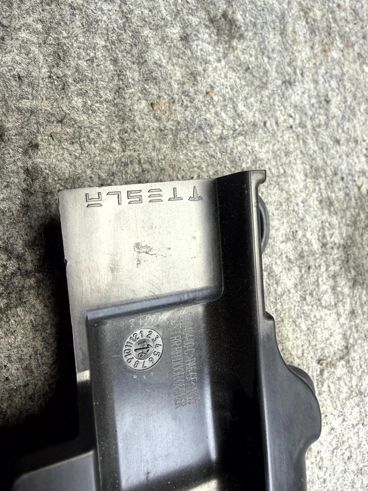 ♦️2012 - 2020 TESLA MODEL S REAR RIGHT SIDE DOOR OPENER MOUNT OEM, 1008404-00-C