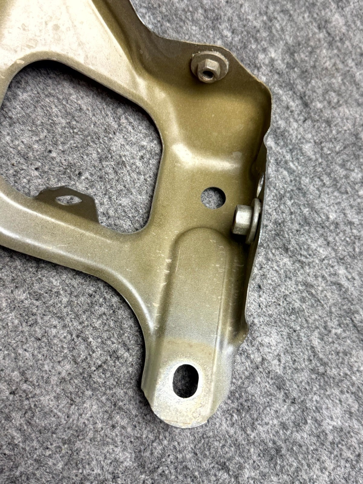 ♦️17–23 TESLA MODEL 3 FRONT RIGHT SIDE FENDER SUPPORT BRACKET OEM, 1086016-00-D