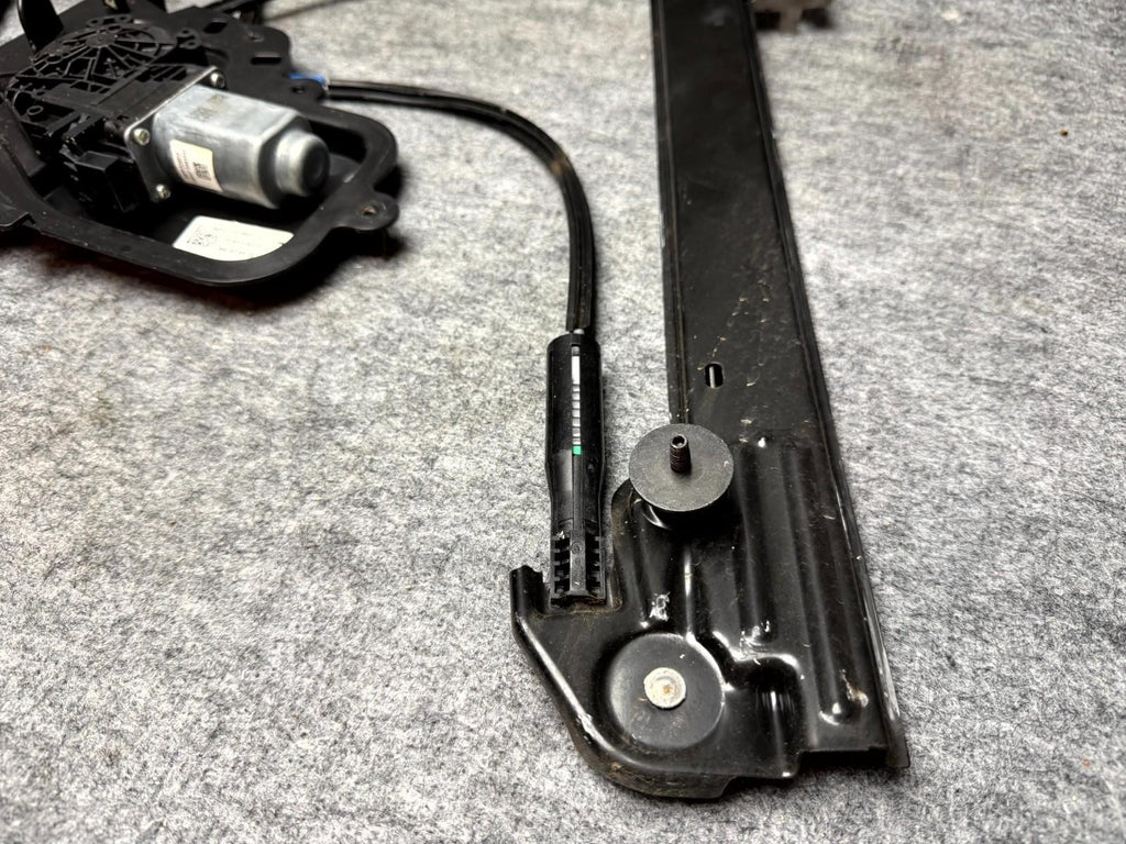 ♦️2017-2023 TESLA MODEL 3 FRONT LEFT WINDOW REGULATOR W/ MOTOR OEM, 1096620-14-J