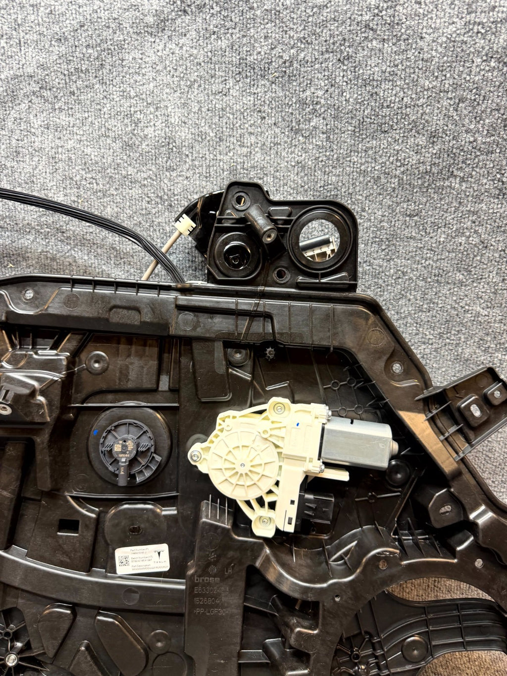 2020-2024 TESLA MODEL Y FRONT LEFT DOOR WINDOW REGULATOR & MOTOR OEM, 149551000J