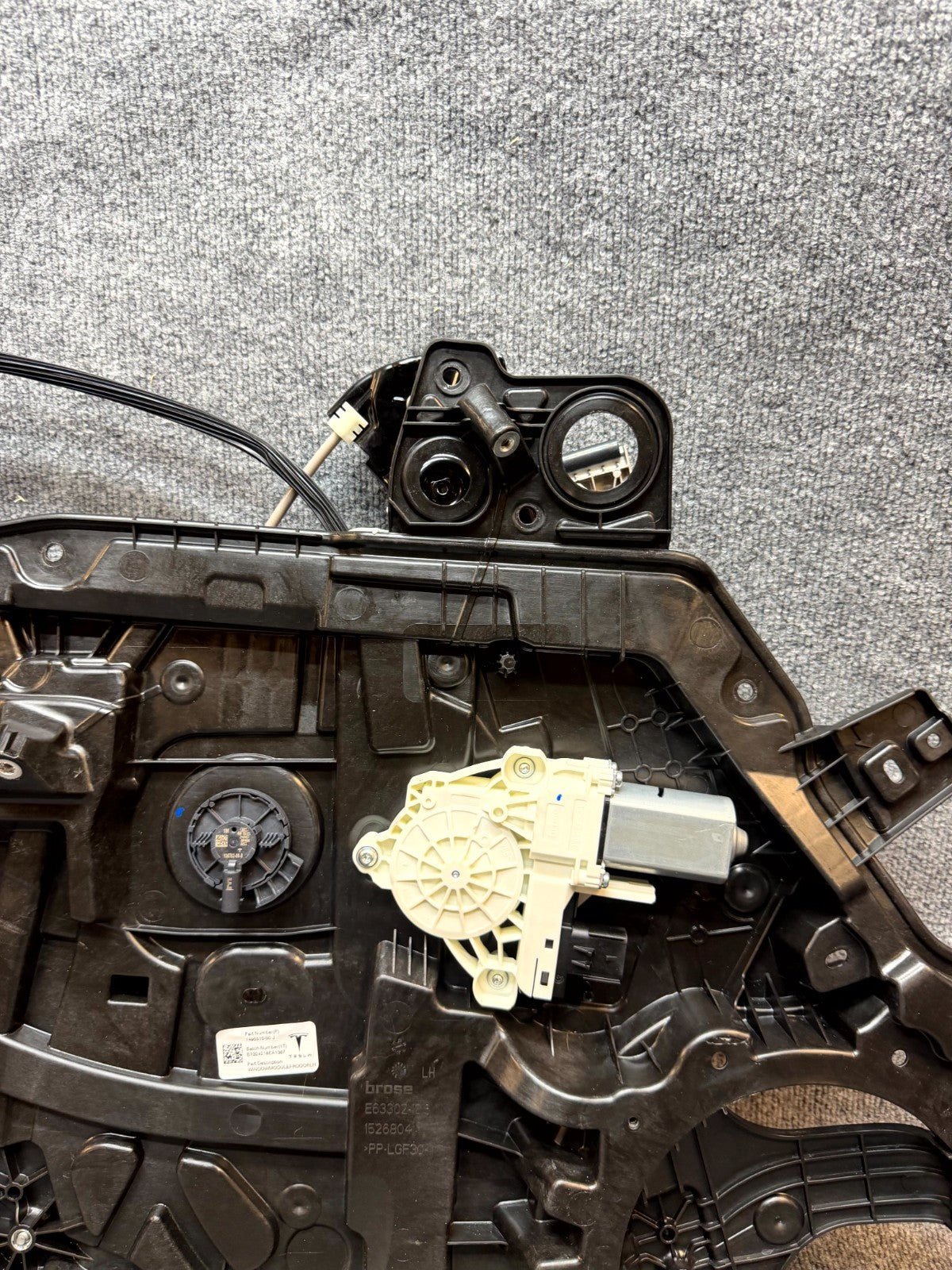 2020-2024 TESLA MODEL Y FRONT LEFT DOOR WINDOW REGULATOR & MOTOR OEM, 149551000J