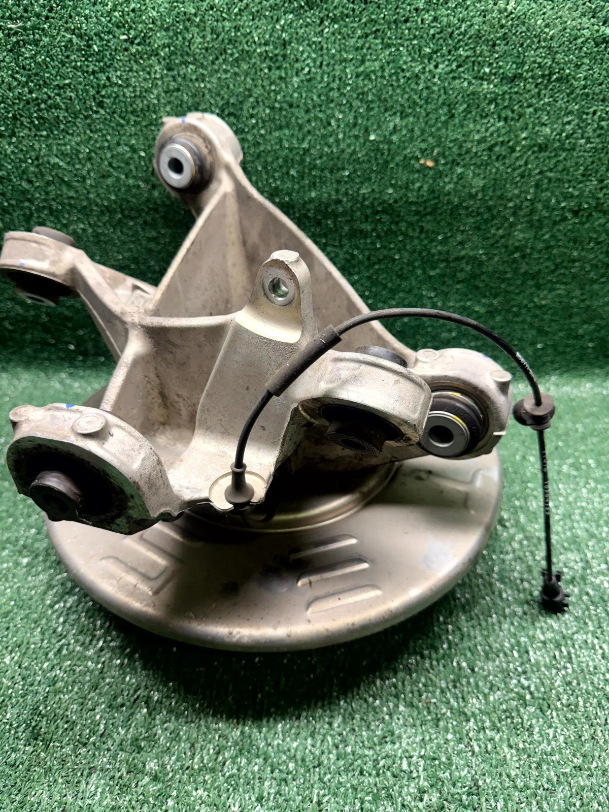♦️2020-2024 TESLA MODEL Y REAR LEFT SIDE KNUCKLE SPINDLE HUB OEM, 1188411-00-F