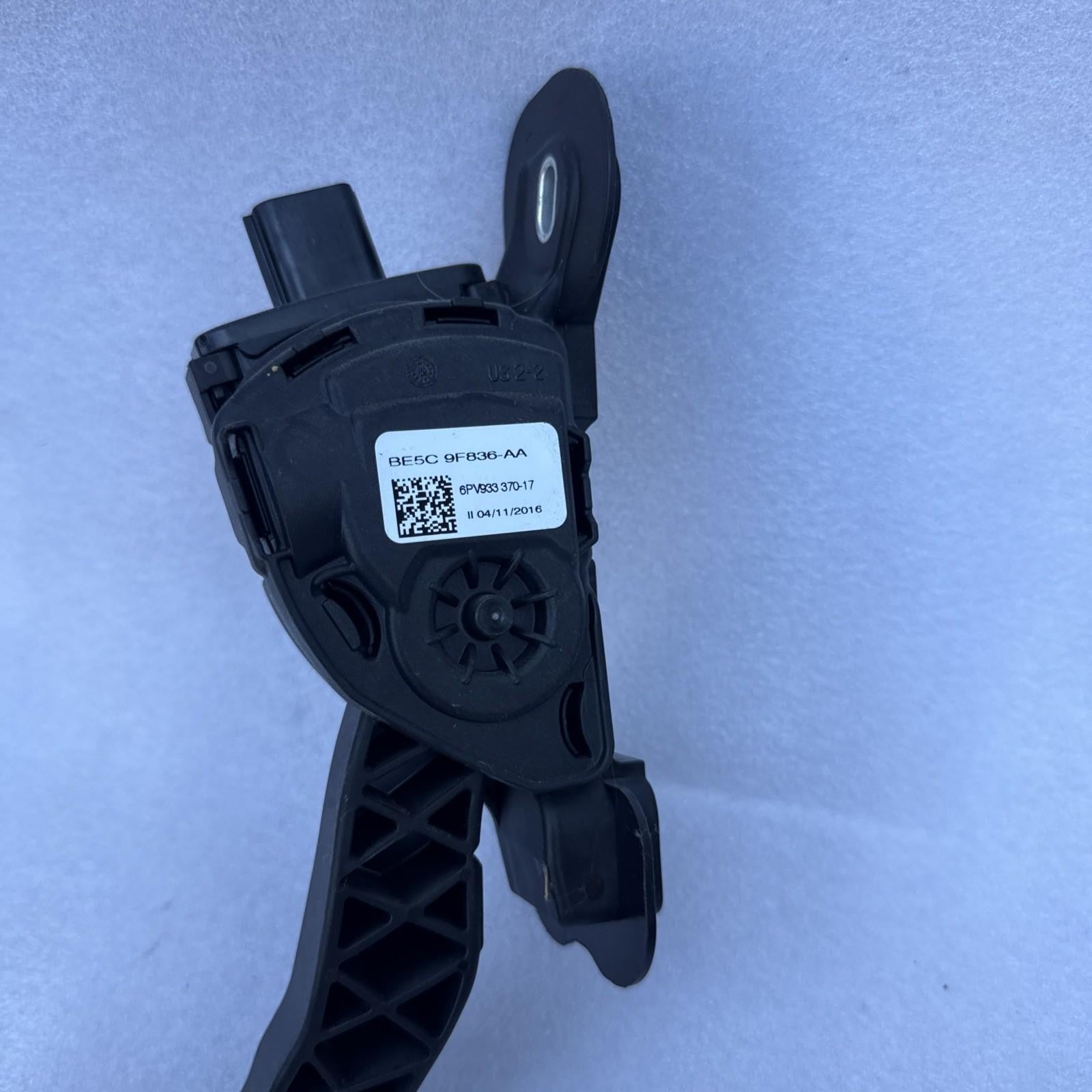 12-20 Tesla Model S X Gas Accelerator Throttle Pedal Assembly OEM, BE5C-9F836-AA