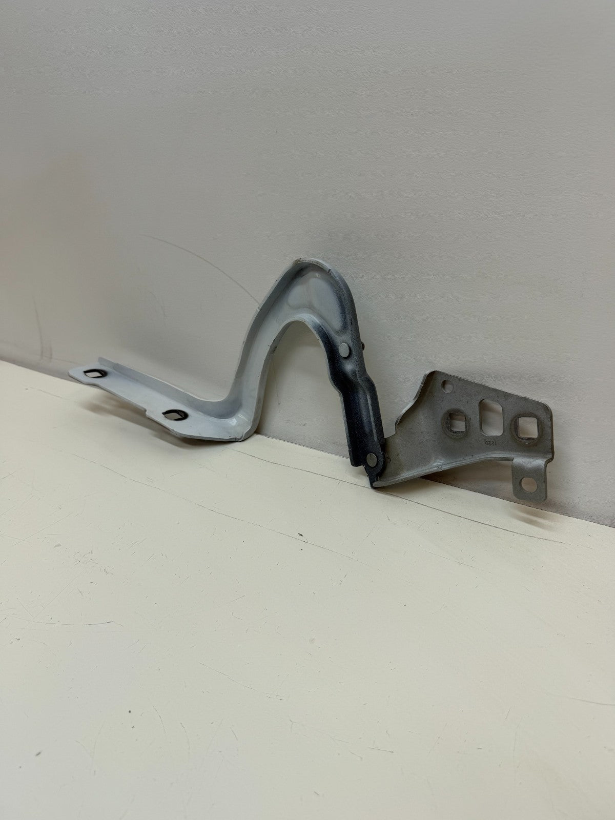 20-24 Model Y Front Left Side Hood Bonnet Hinge Closure w/ Shock 1496267-00-C