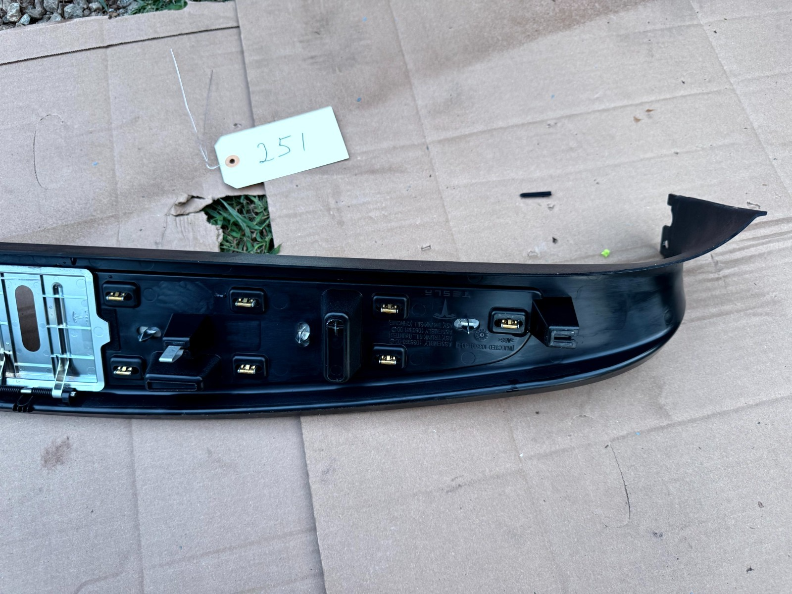 ♦️2016-2020 Tesla Model X Rear Trunk Latch Lock Sill Scuff Plate Trim,105038100D