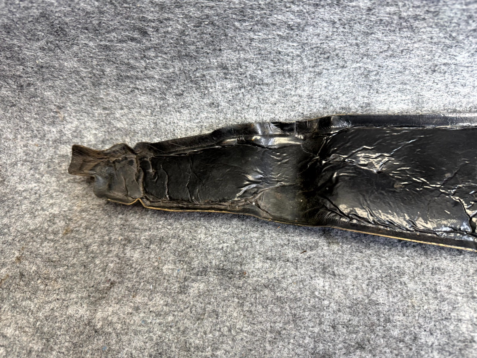 ♦️17-20 TESLA MODEL S LEFT SIDE FENDER REARWARD INSULATOR PAD OEM, 1050419-00-A