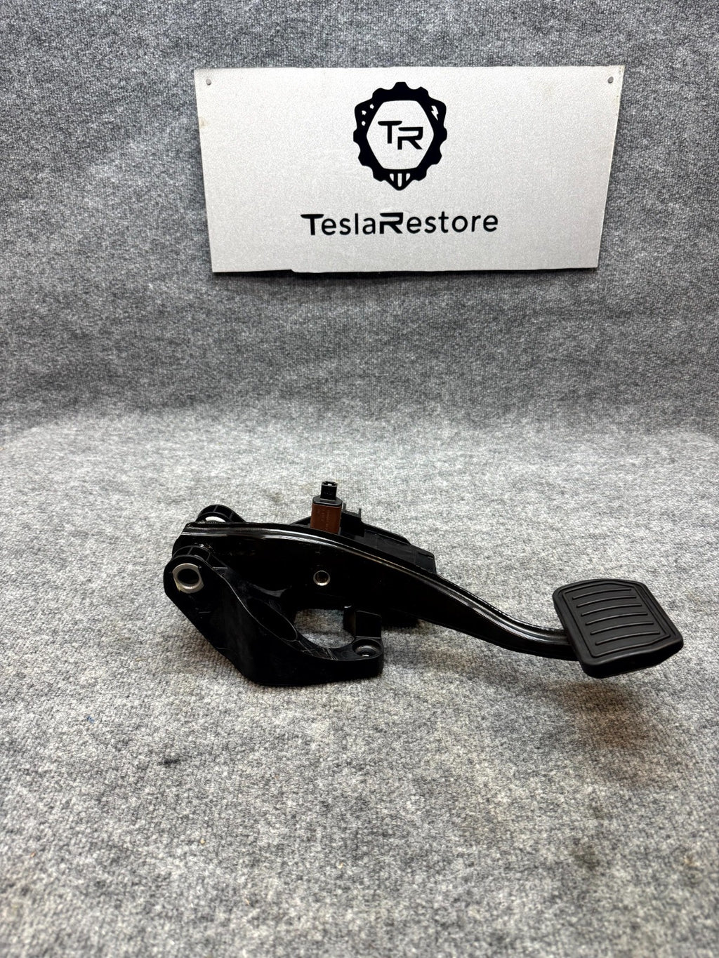 2017 - 2023 TESLA MODEL 3 ACCELERATOR & BRAKE PEDAL ASSEMBLY OEM, 1044691-00-D