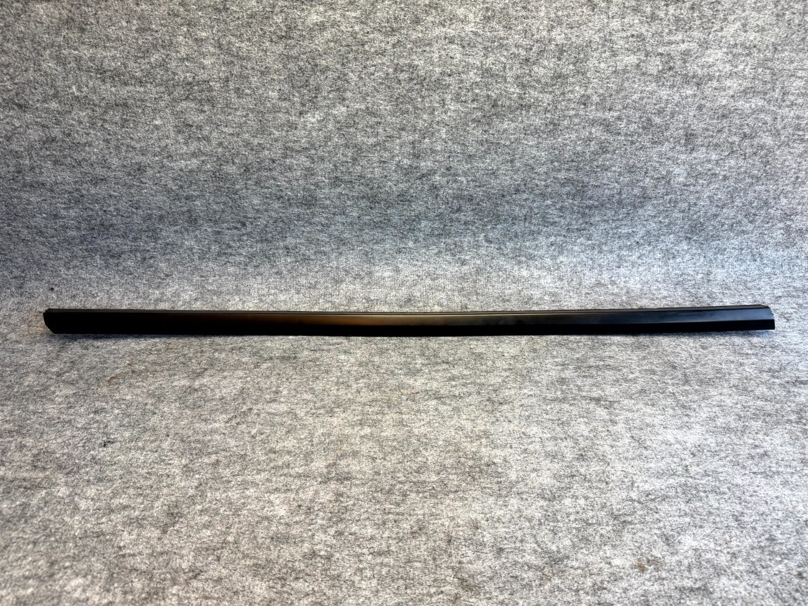 ♦️17–23 TESLA MODEL 3 FRONT LEFT SIDE DOOR MOLDING TRIM STRIP OEM, 1080681-00-H