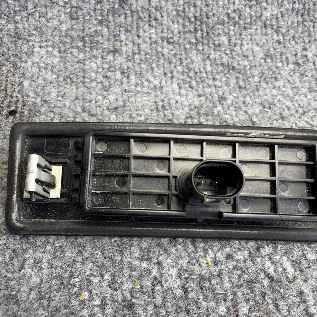 2020 - 2024 TESLA MODEL Y REAR LIFTGATE RELEASE HANDLE W/ CAMERA OEM 109594900E