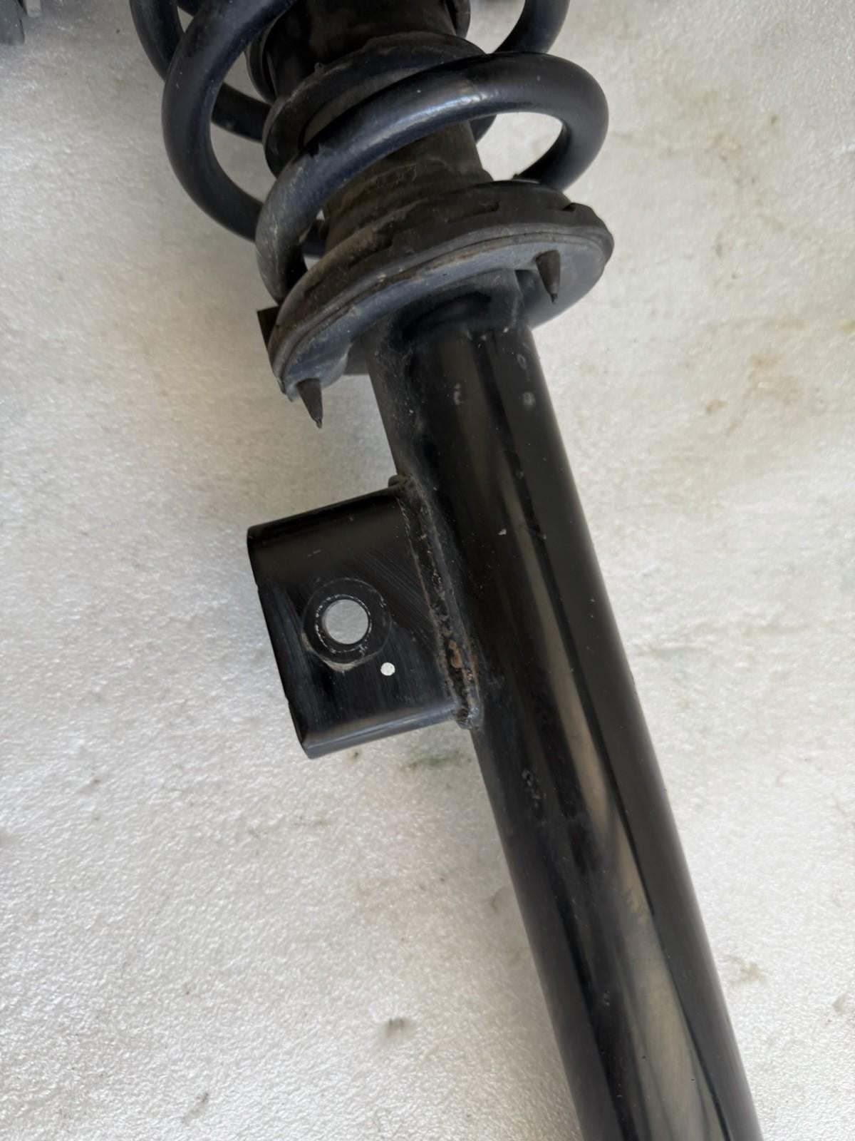 ♦️17-23 TESLA MODEL 3 FRONT LEFT SHOCK STRUT COIL SPRING ASSEMBLY OEM,104436400E