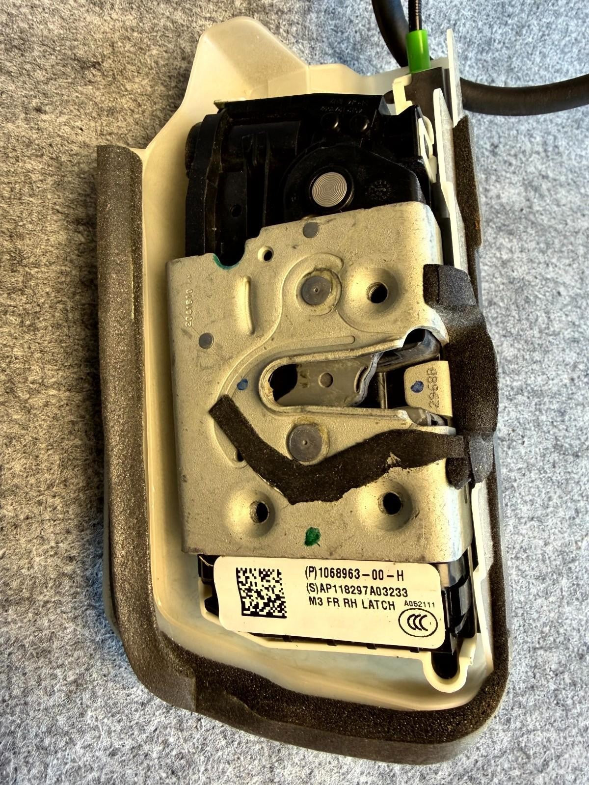 ♦️17-23 TESLA MODEL 3 Y FRONT RIGHT DOOR LOCK LATCH ACTUATOR OEM, 1068963-00-H
