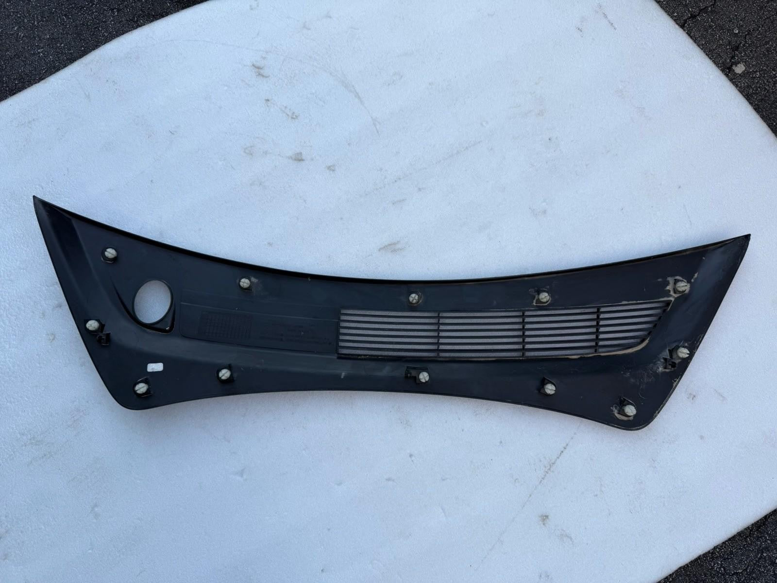♦️17-23 TESLA MODEL 3 WINDSHIELD COWL PANEL REAR APRON GRILL OEM, 1081675-00-B