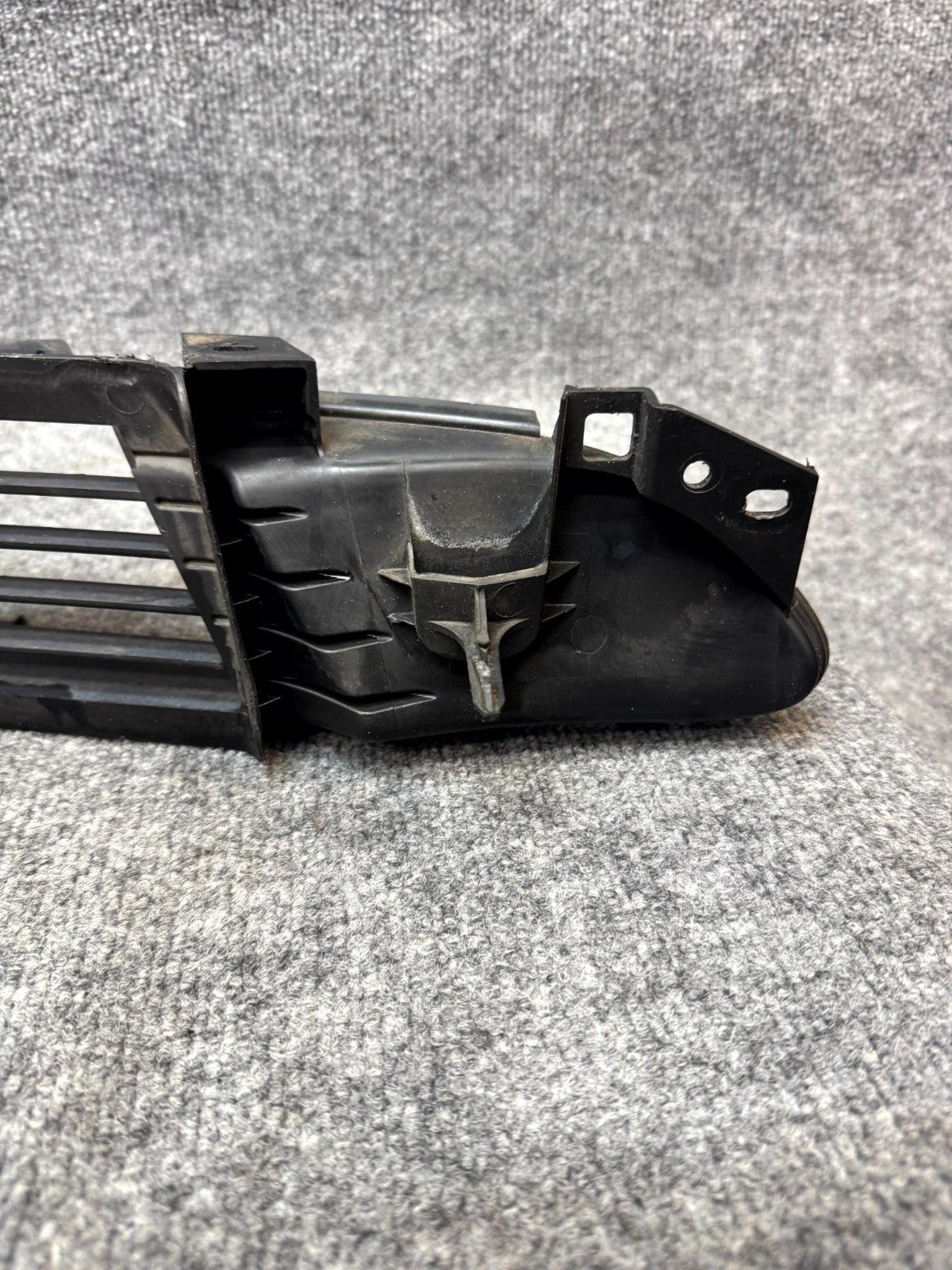 2017 - 2023 TESLA MODEL 3 FRONT LOWER BUMPER RADIATOR GRILLE OEM, 1085927-00-C