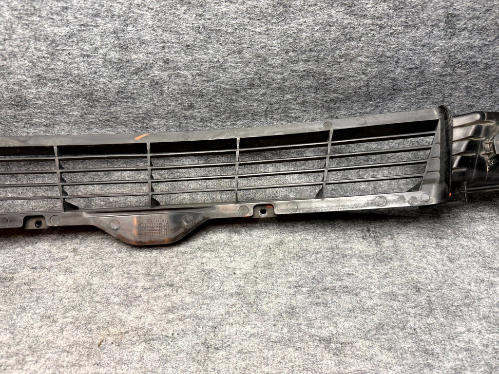 ♦️2017–2023 TESLA MODEL 3 FRONT BUMPER LOWER CENTER GRILLE OEM, 1085927-00-C