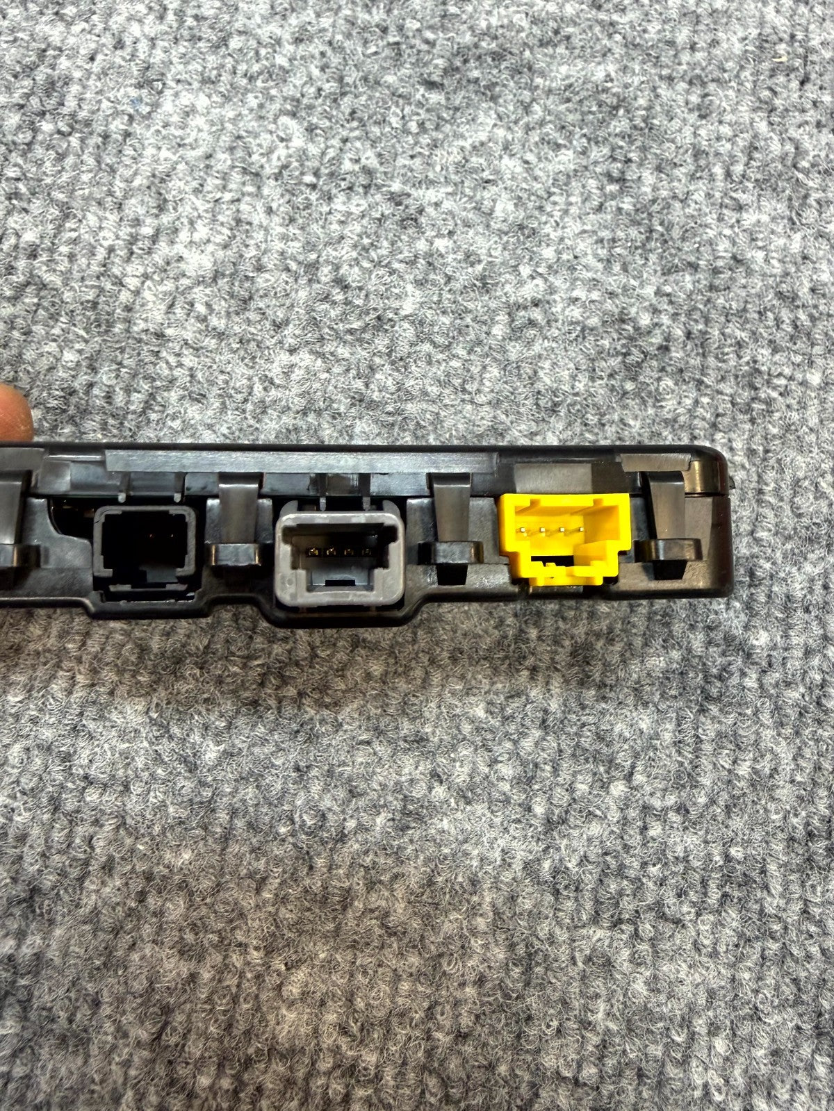 2020-2024 TESLA MODEL Y FRONT RIGHT SEAT COMPUTER CONTROL MODULE OEM, 1098515-00