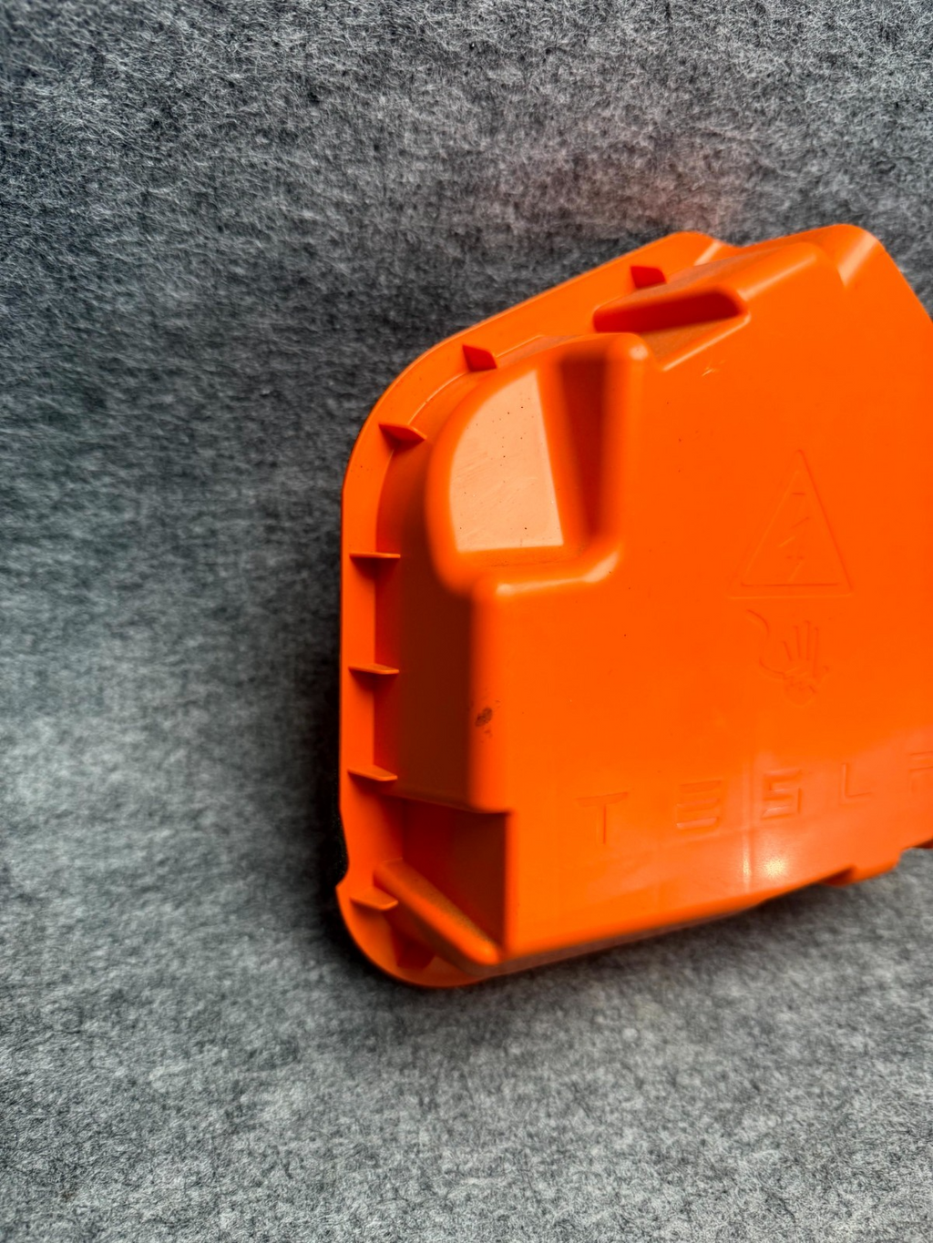♦️17–23 TESLA MODEL 3 CHARGE PORT SOCKET INLET CLOSE OUT COVER OEM, 1479255-00-B