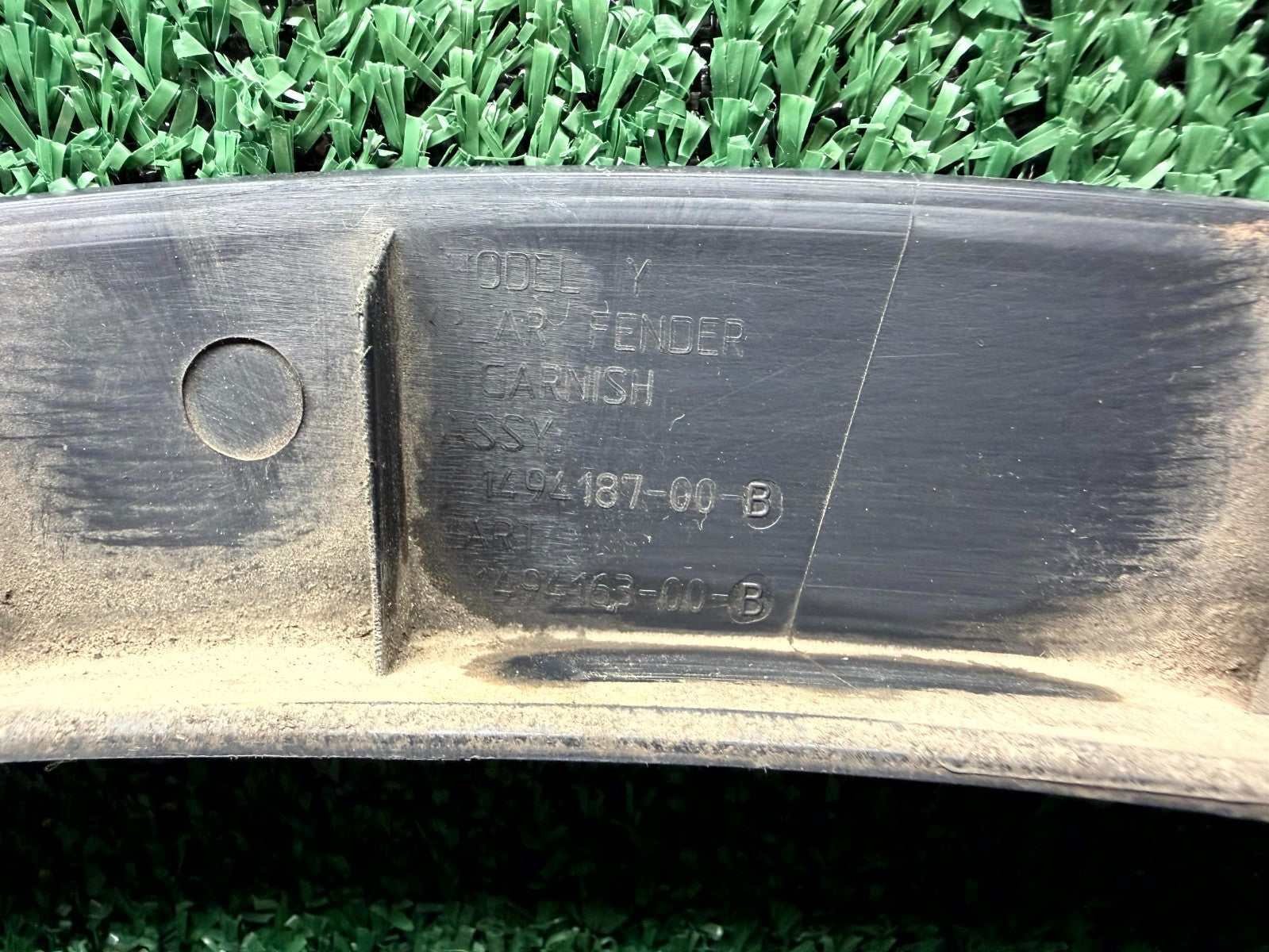♦️2020 - 2024 TESLA MODEL Y REAR LEFT SIDE WHEEL FLARE GARNISH OEM, 1494163-00-B