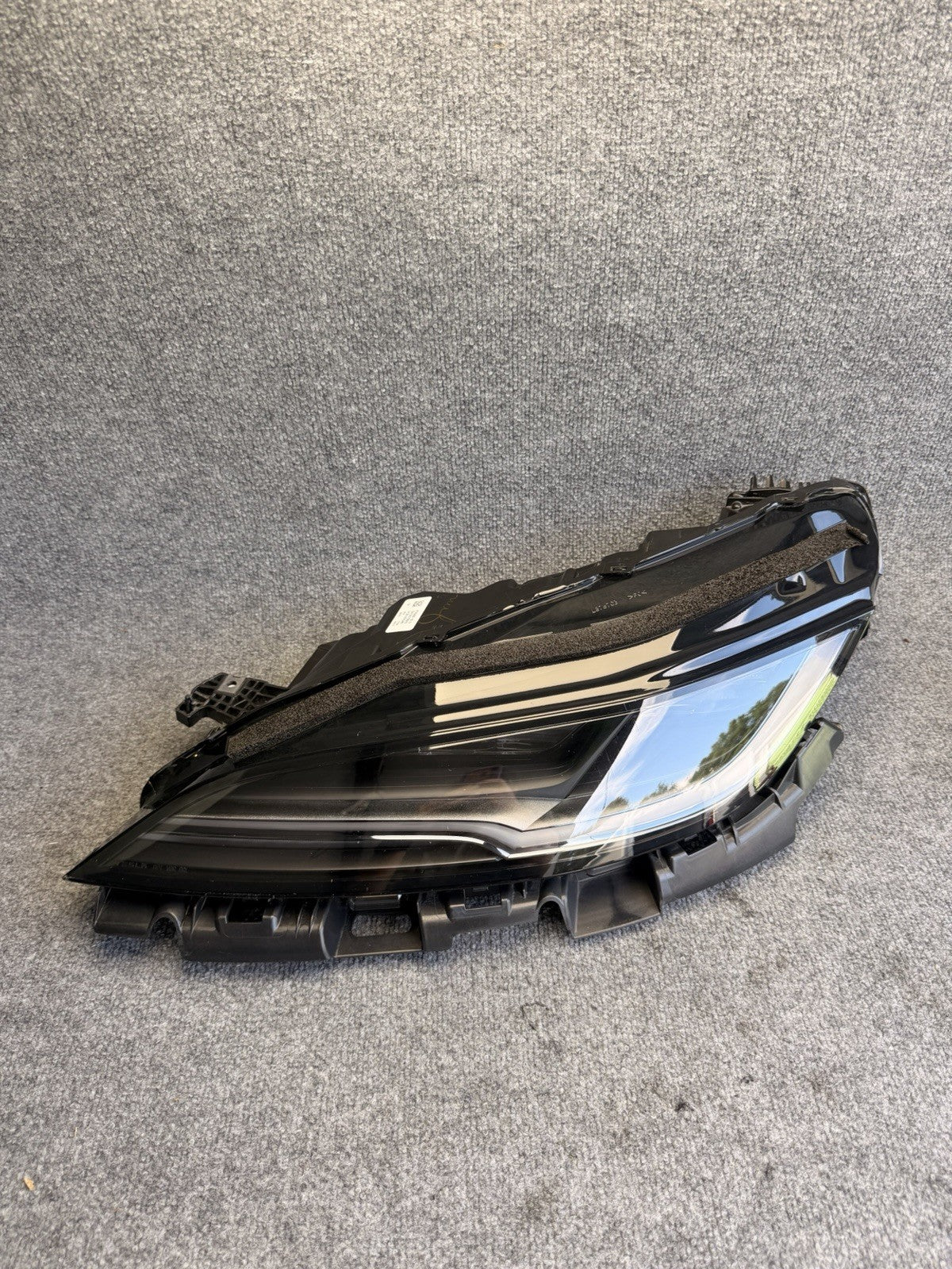 2024-2025 TESLA MODEL 3 HEADLIGHT OEM LEFT LH DRIVER SIDE LED 1694086-00-G