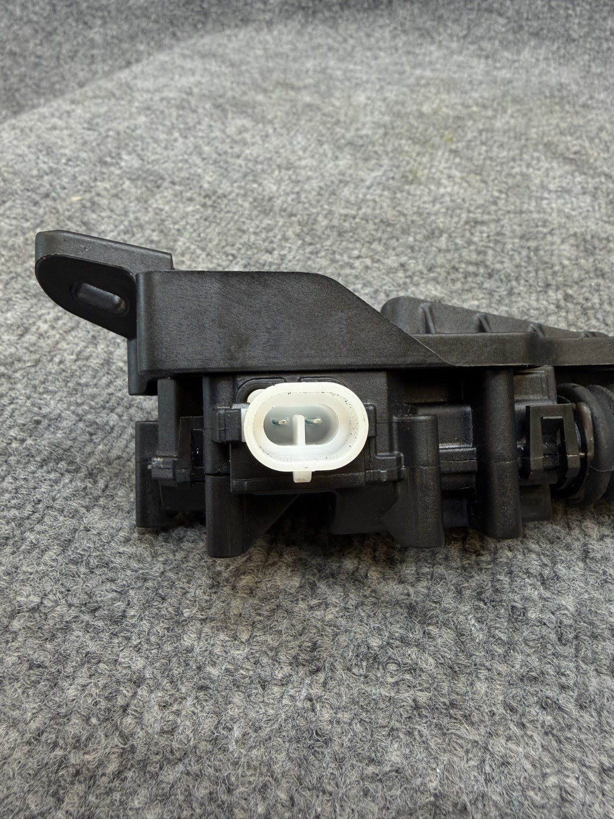 2020-2024 TESLA MODEL Y HOOD LOCK LATCH ACTUATOR W/ RELEASE CABLE OEM,187328400B