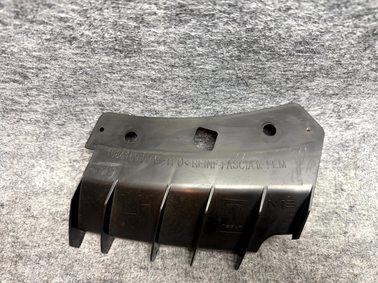 ♦️17-23 TESLA MODEL 3 FRONT LEFT UPPER BUMPER SUPPORT BRACKET OEM, 1084169-00-B