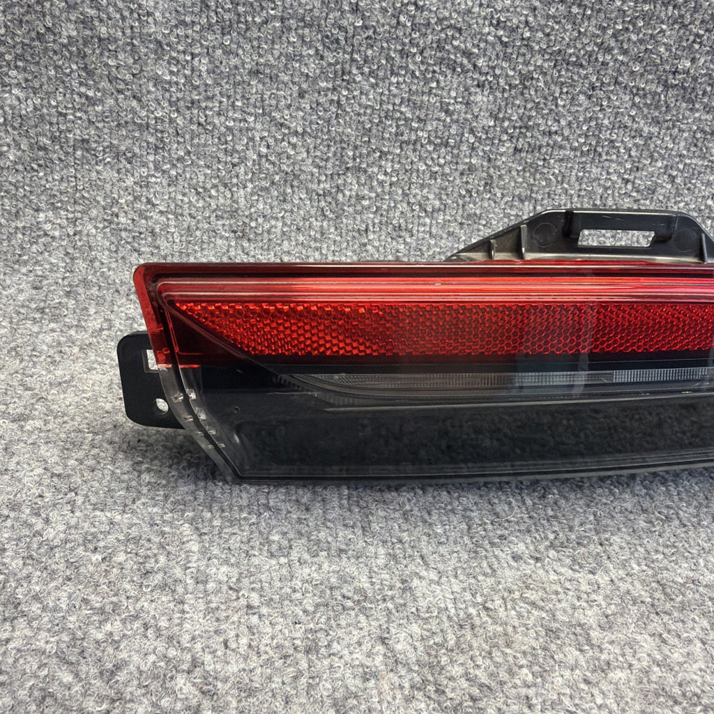 24 25 Model 3 Rear Right Lower Bumper Taillight Lamp LED Reflector 1712514-00-D