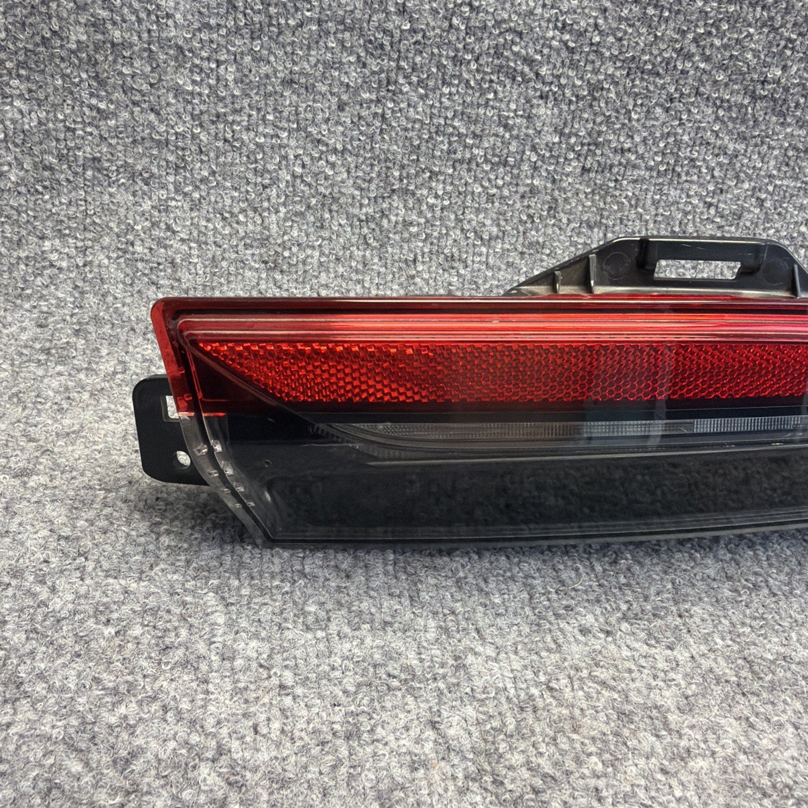 24 25 Model 3 Rear Right Lower Bumper Taillight Lamp LED Reflector 1712514-00-D