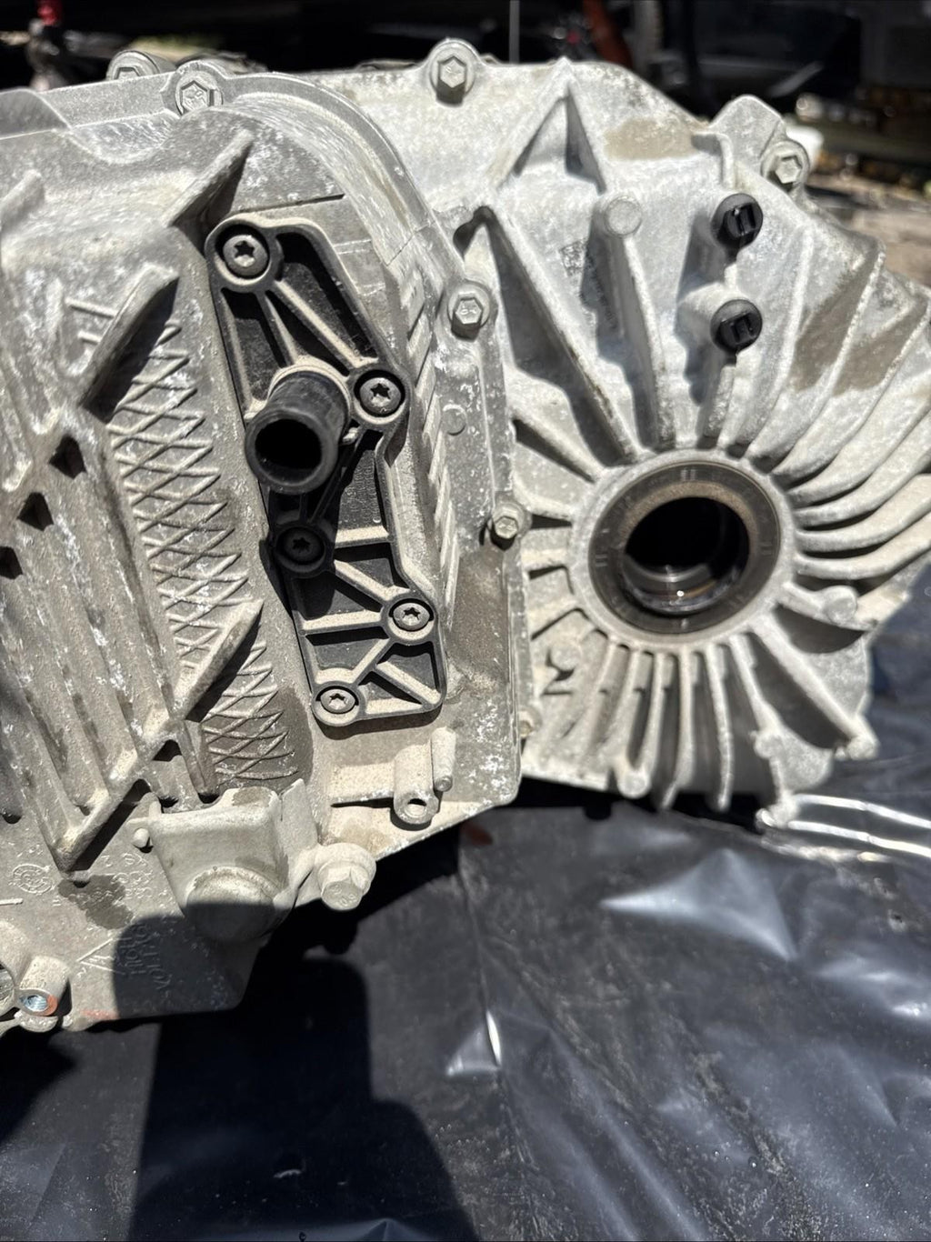 ♦️16-20 TESLA MODEL S X AWD SMALL REAR DRIVE UNIT ENGINE MOTOR OEM,1037000-00-F​