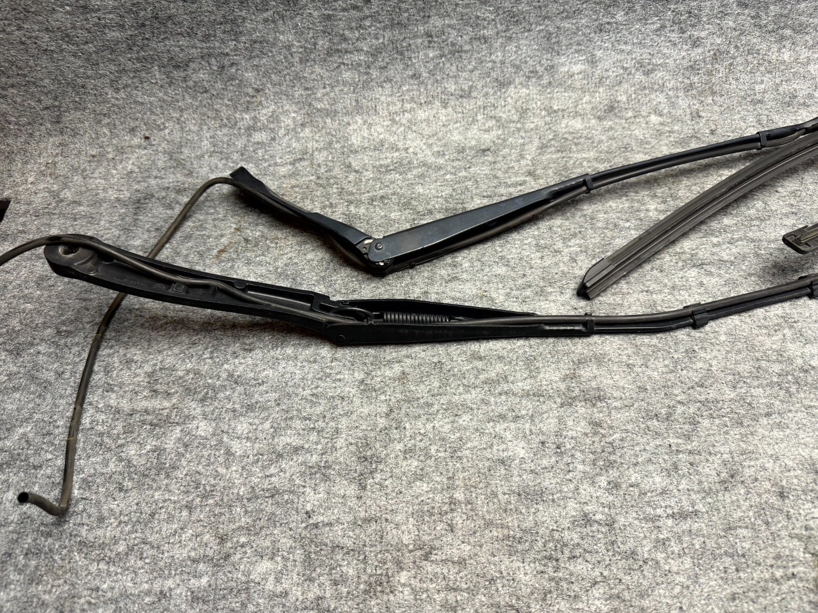 ♦️2017–2023 TESLA MODEL 3 FRONT RIGHT & LEFT WINDSHEILD WIPER OEM, 6004FV4057