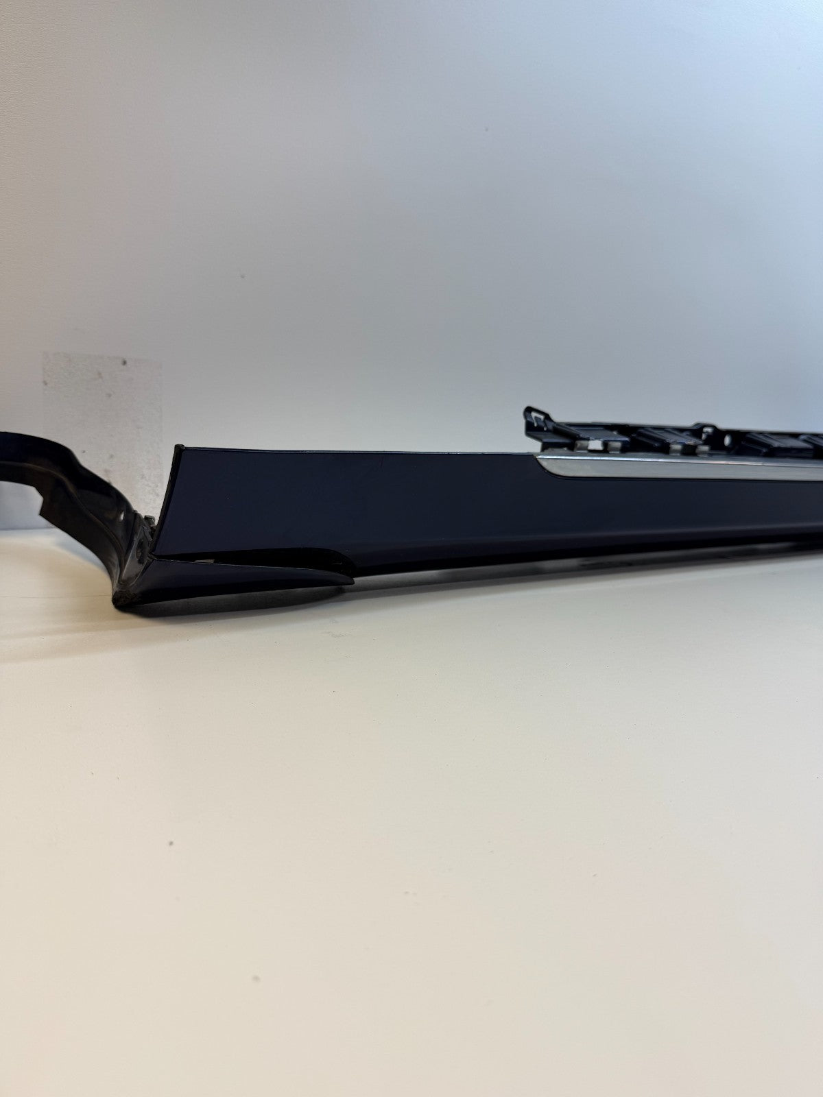 12-20 Tesla Model S Right Passenger Side Skirt Rocker Panel Shell 6005875-00-J