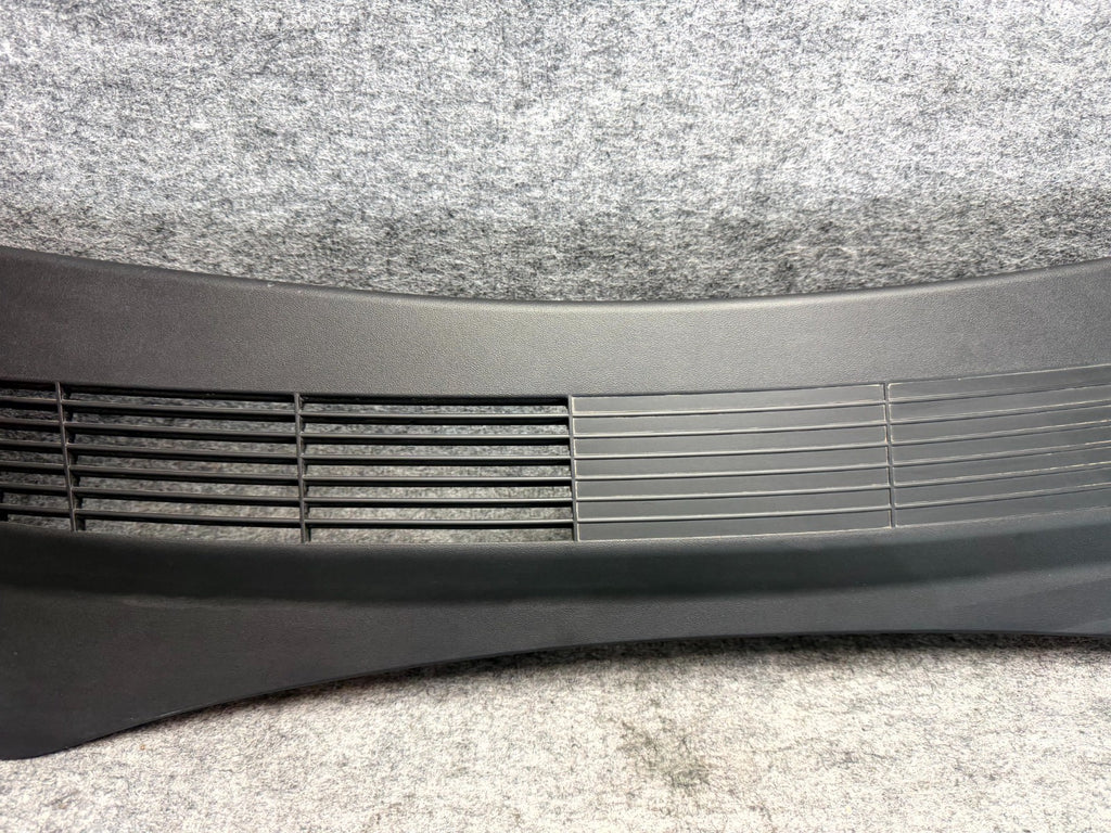 ♦️17-23 TESLA MODEL 3 FRONT WINDSHIELD COWL VENT COVER PANEL OEM, 1081675-00-E