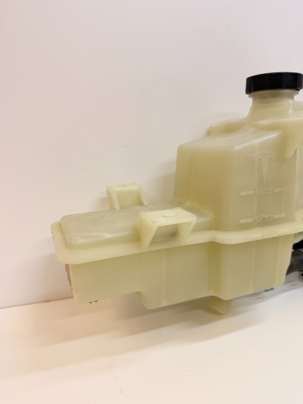 2012-2016 Tesla Model S Coolant Reservoir Bottle Expansion Tank Unit OEM