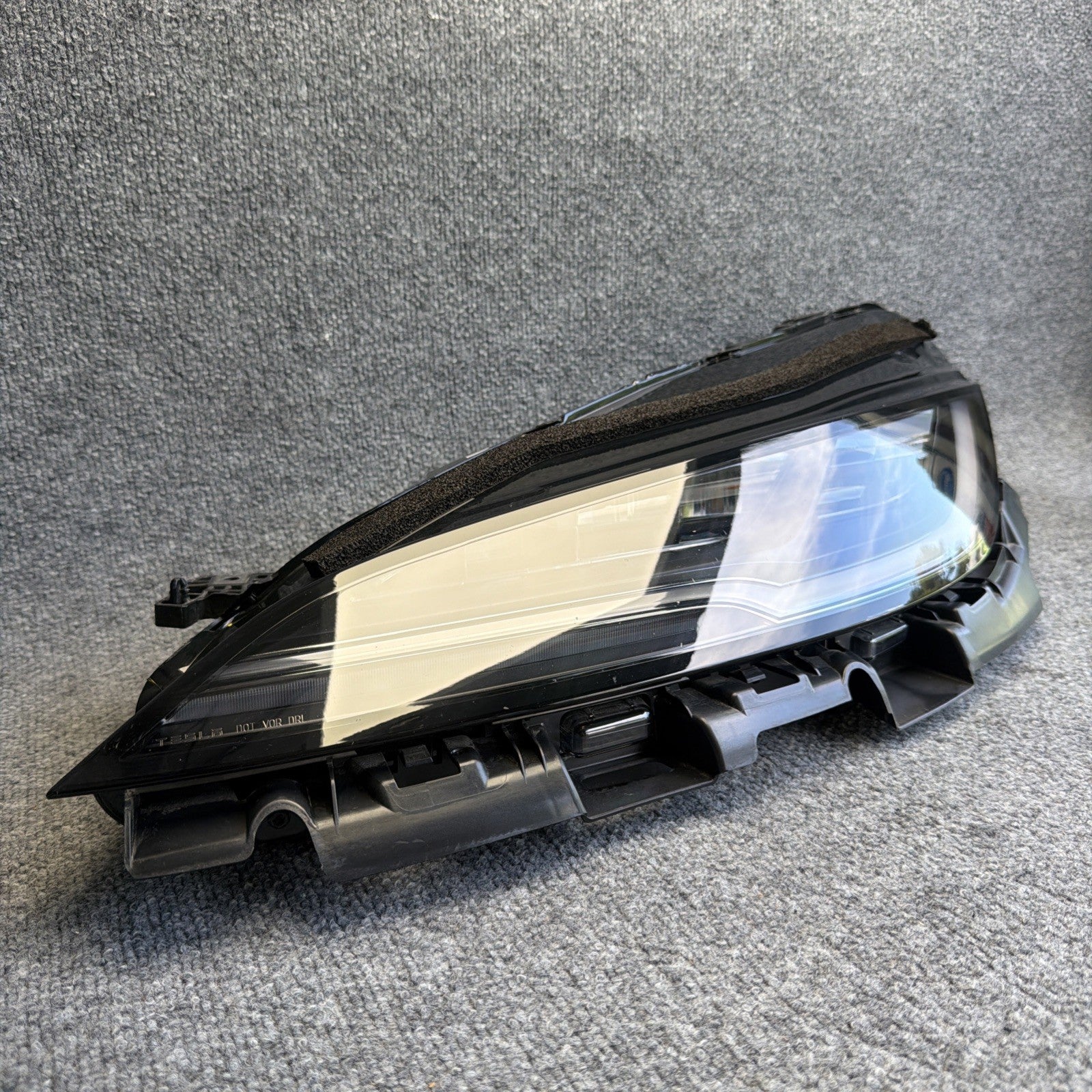 2024-2025 TESLA MODEL 3 HEADLIGHT OEM LEFT LH DRIVER SIDE LED 1694086-00-G