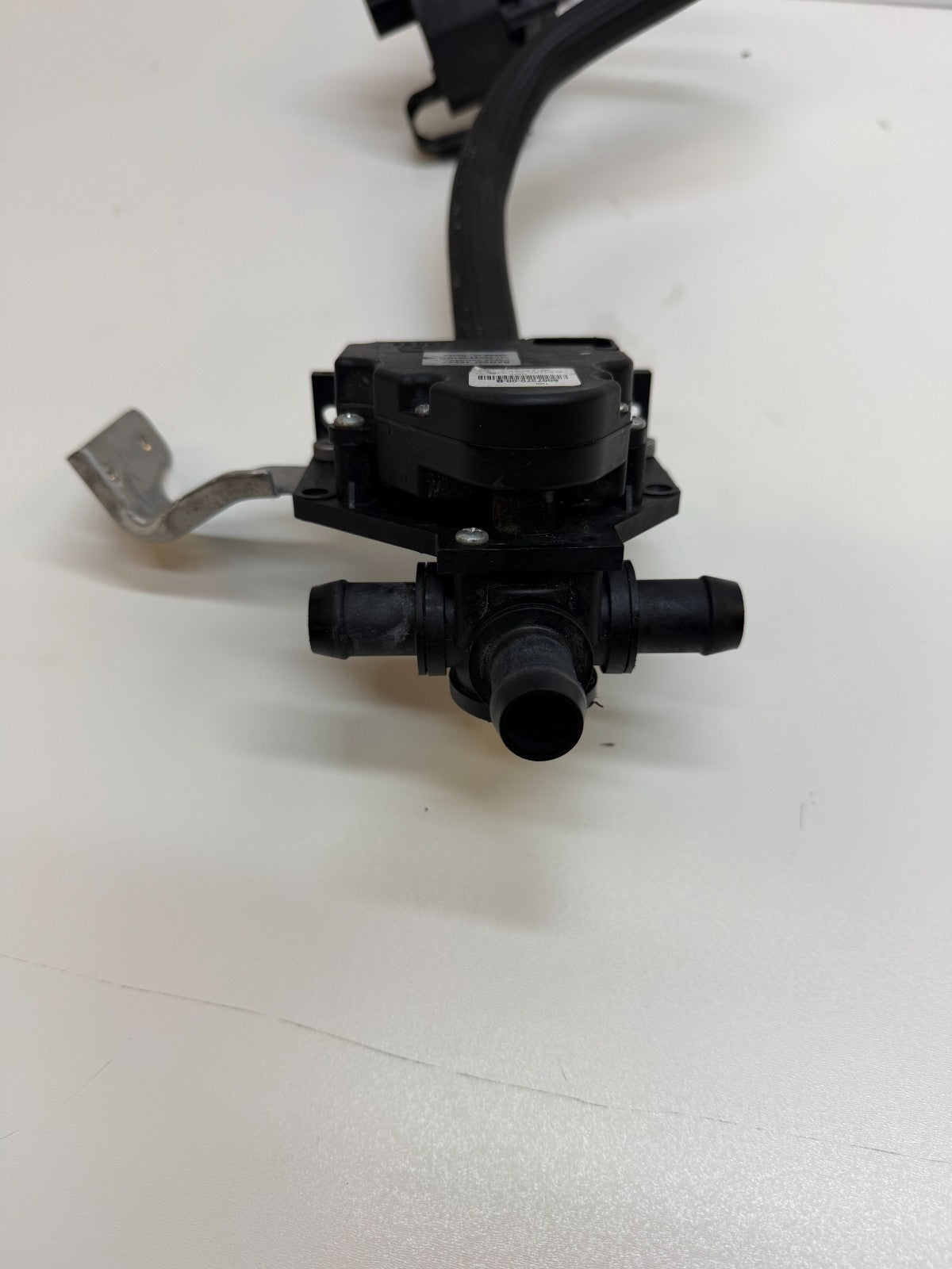 2012-2020 TESLA S ENGINE COOLANT PUMP & 3-WAY VALVE W/HOSES 1035348-00-G