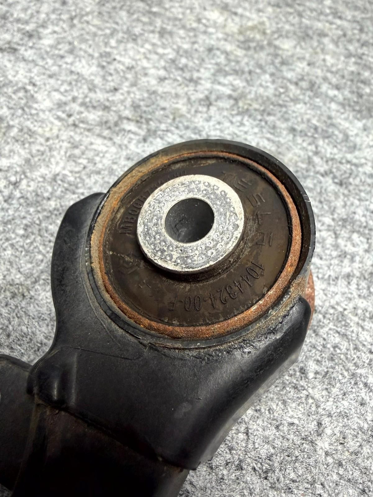 ♦️2017 - 2023 TESLA MODEL 3 FRONT RIGHT SIDE UPPER CONTROL ARM OEM, 1044324-00-F
