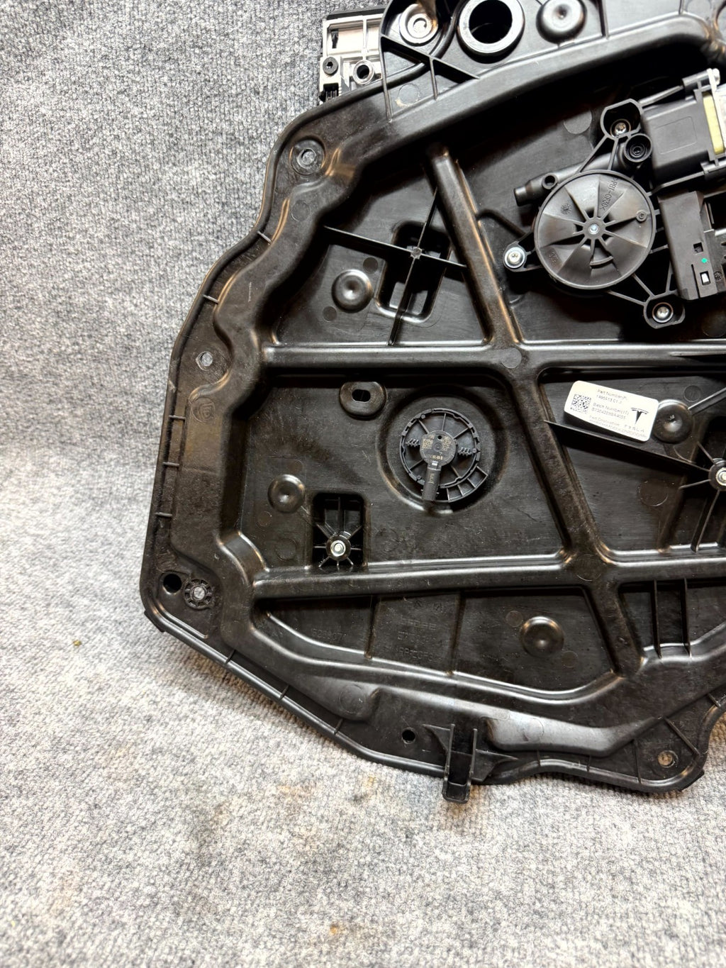 2020-2024 TESLA MODEL Y REAR RIGHT DOOR WINDOW REGULATOR & MOTOR OEM, 149551301J