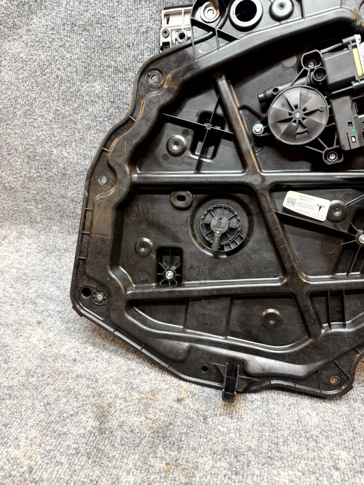 2020-2024 TESLA MODEL Y REAR RIGHT DOOR WINDOW REGULATOR & MOTOR OEM, 149551301J