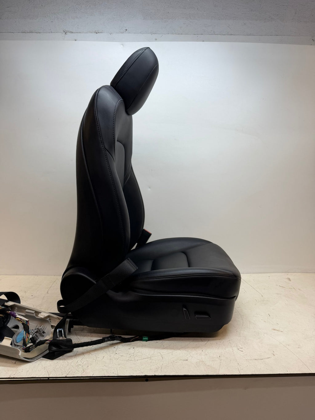2017-23 Tesla Model 3 Front Right Passenger Side 1st Row Seat Black 1456943-99-E