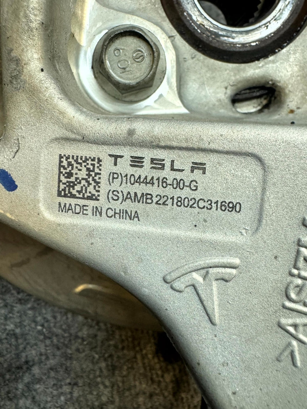 2017 - 2023 TESLA MODEL 3 REAR RIGHT SIDE SPINDLE KNUCKLE HUB OEM, 1044416-00-G
