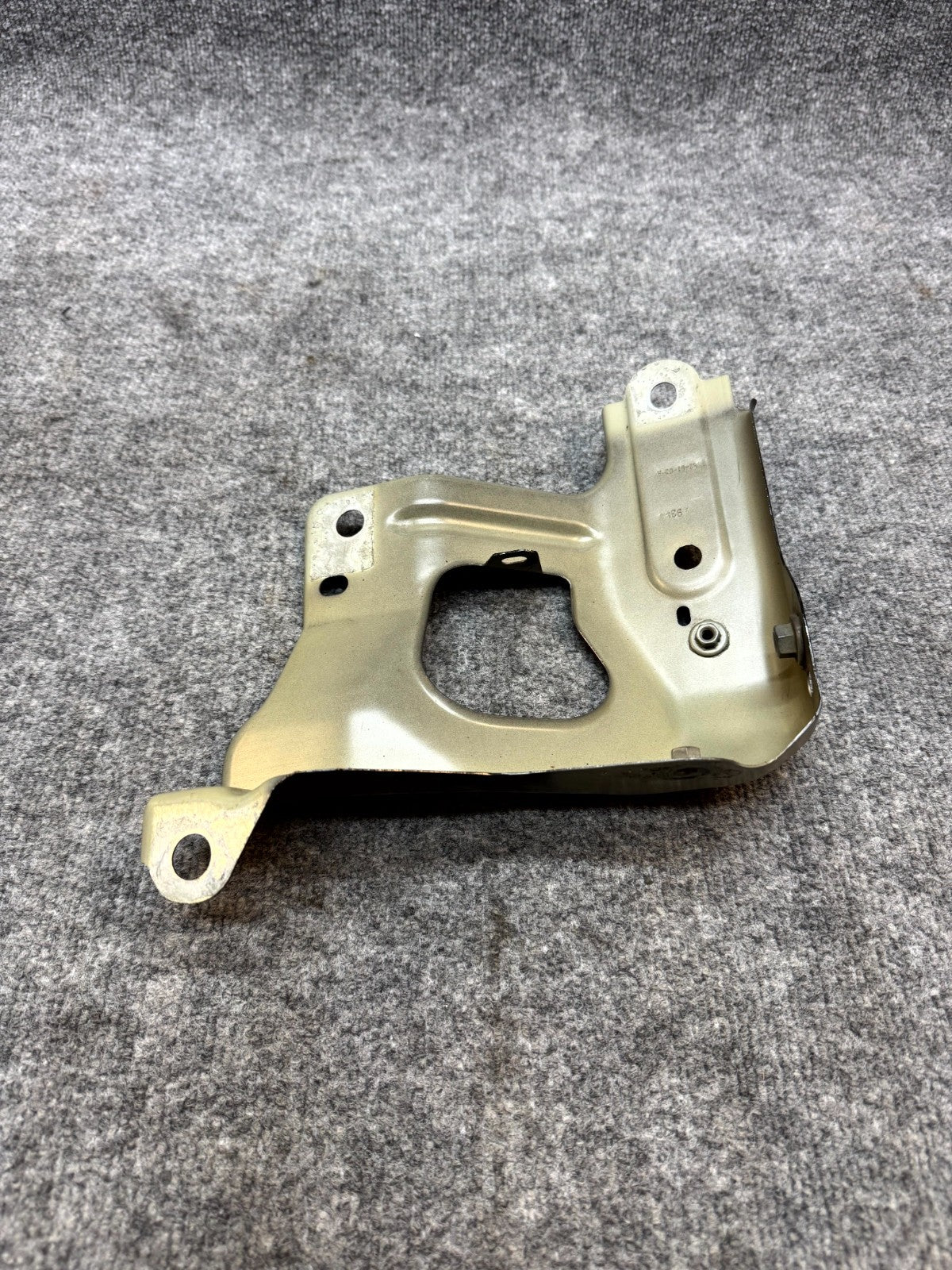 2020 - 2024 TESLA MODEL Y FRONT LEFT SIDE FENDER BRACKET OEM, 1487491-00-A