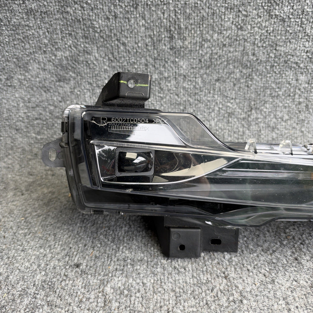 20-24 Tesla Model 3-Y Front Right Foglamp Turn Signal LED 1077391-00-F