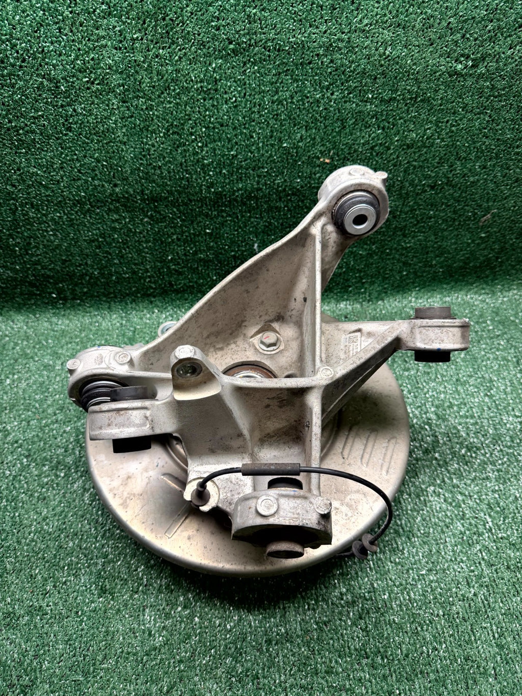 ♦️2020-2024 TESLA MODEL Y REAR RIGHT SIDE KNUCKLE SPINDLE HUB OEM, 1188416-00-F