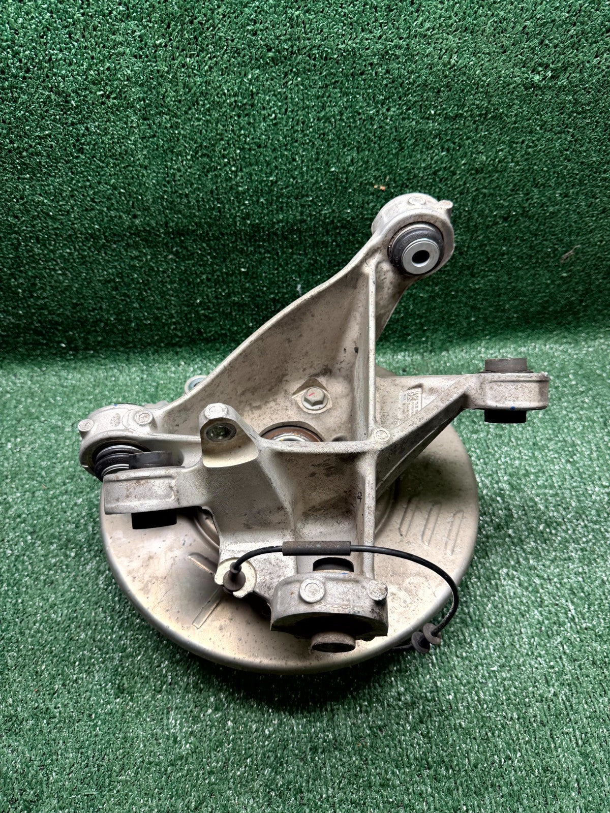♦️2020-2024 TESLA MODEL Y REAR RIGHT SIDE KNUCKLE SPINDLE HUB OEM, 1188416-00-F